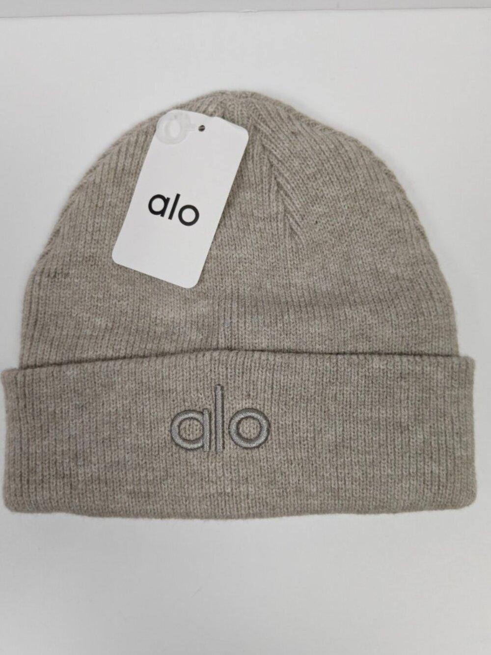 Alo Yoga Grey Ribbed Knit Beanie NWT Embroidered Logo Cuffed Hat